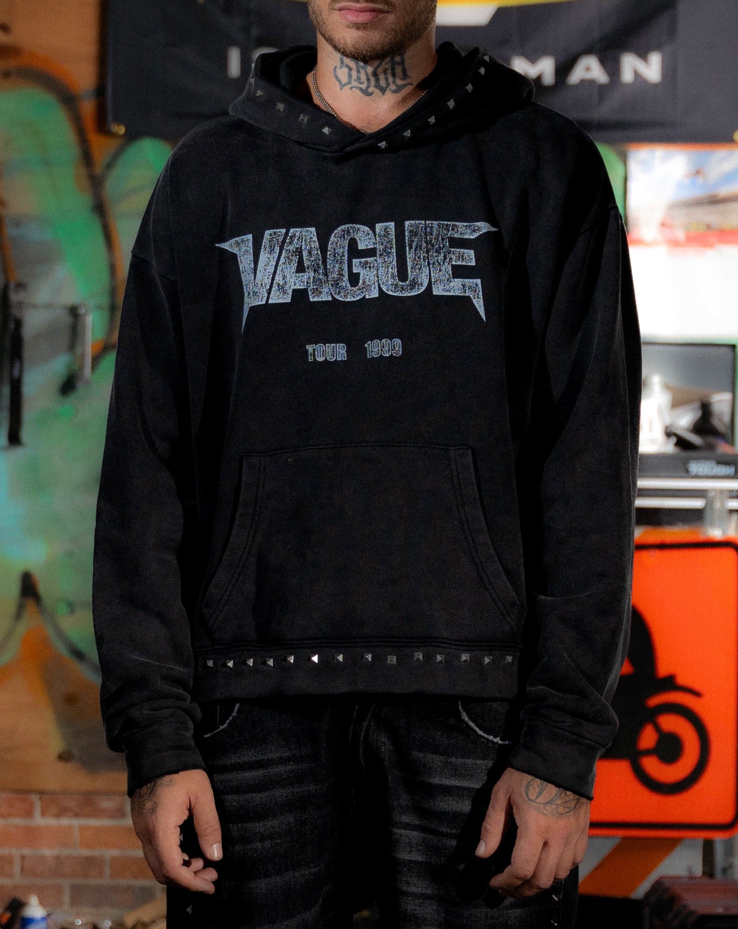 TOUR STUDDED HOODIE [BLACK]