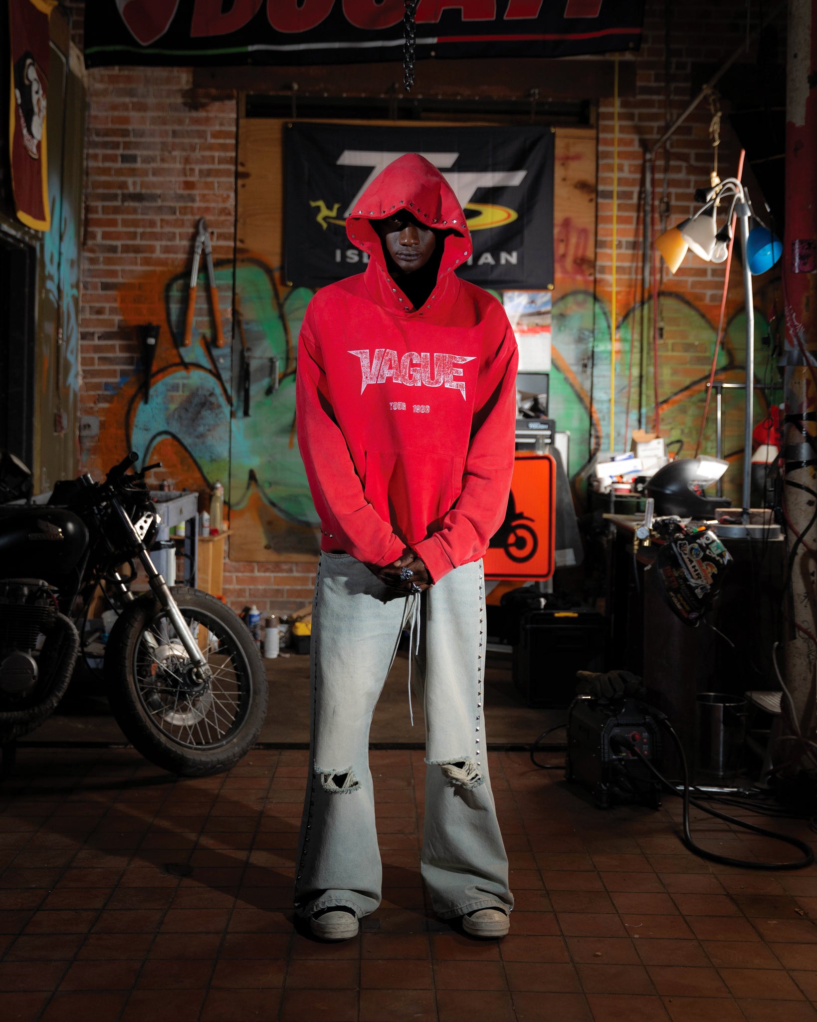 TOUR STUDDED HOODIE [RED]