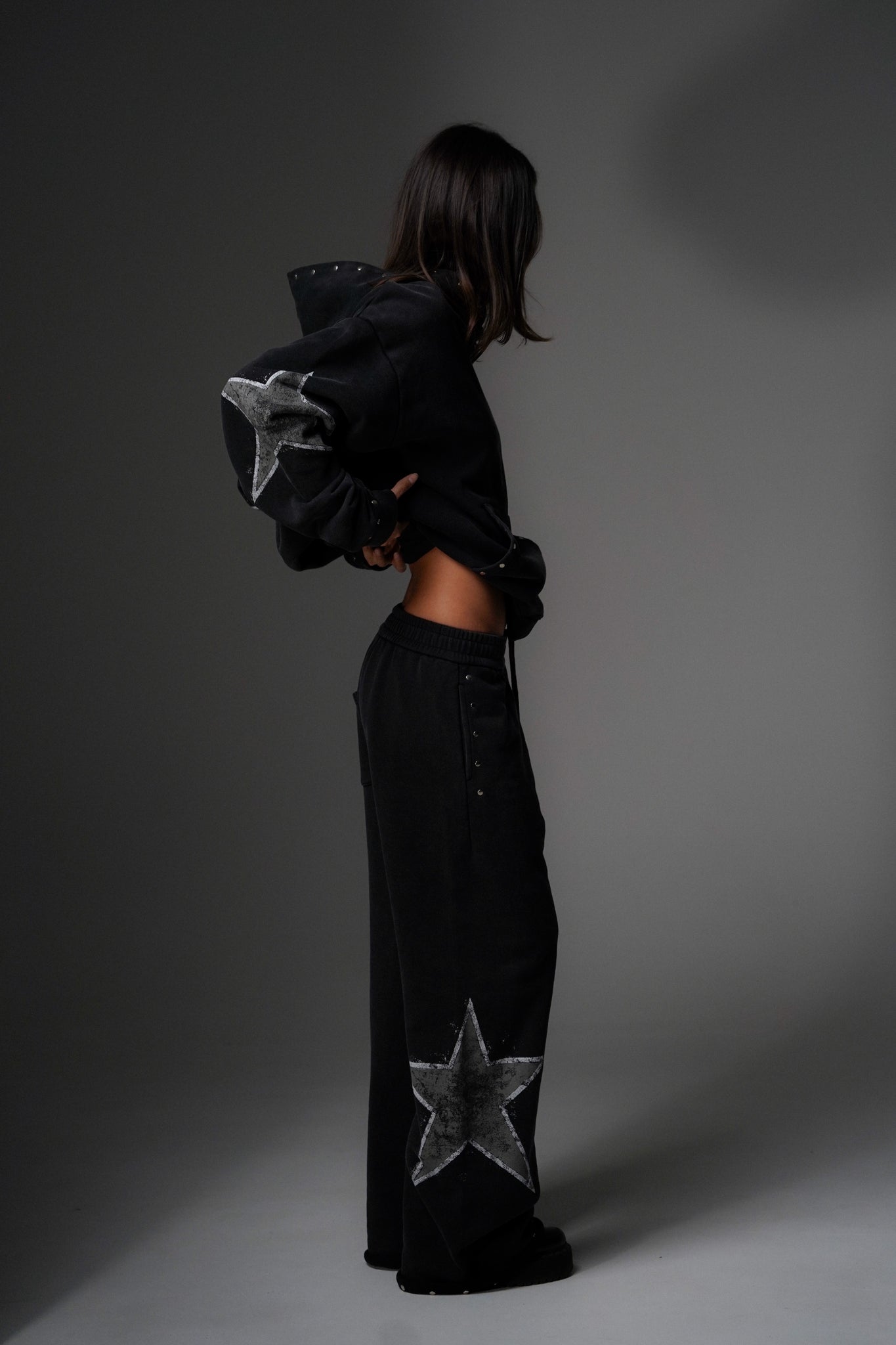 STAR STUDDED SWEATPANTS [BLACK]